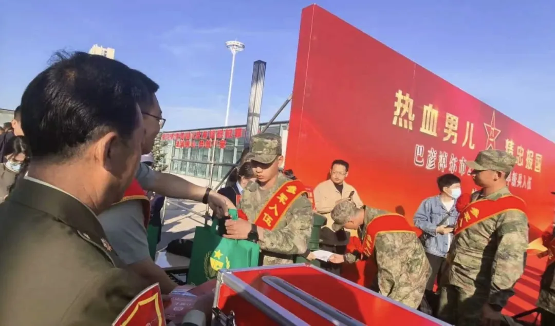 暖！巴彦淖尔新兵出发前，吃上了热乎饺子！相关图片